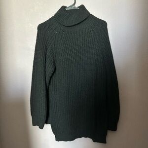 Black knitted turtle neck
